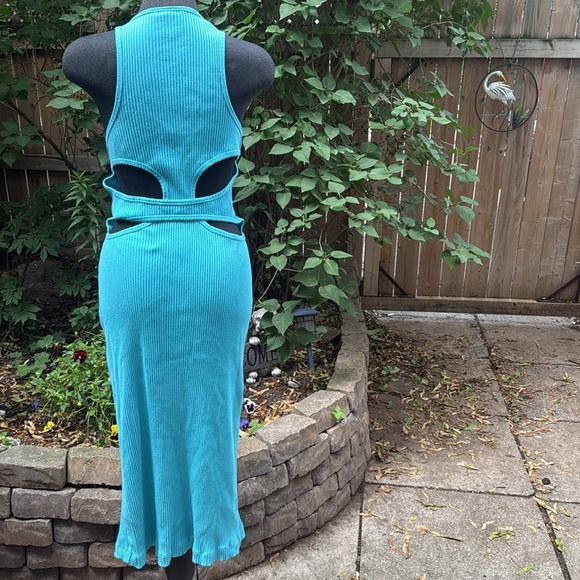 H &M Turquoise Sleeveless Cut Out Back Stretch Maxi Dress - Picture 3 of 8